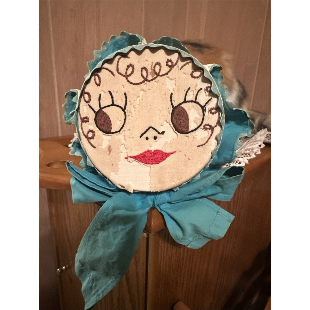 Vintage Depression Era Girl With Bonnet Yarn‎ Holder